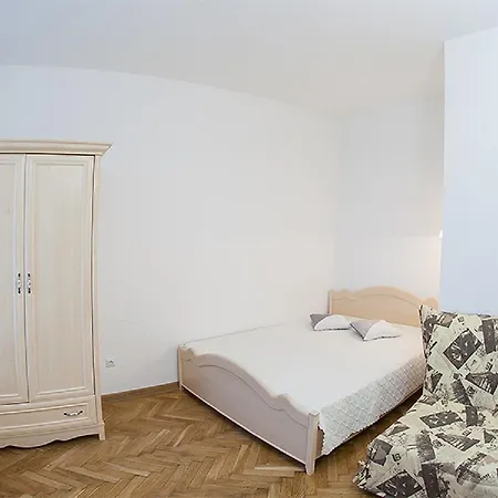Doroshanka Central Lviv: Opera House Proximity with Private Parking Exterior photo