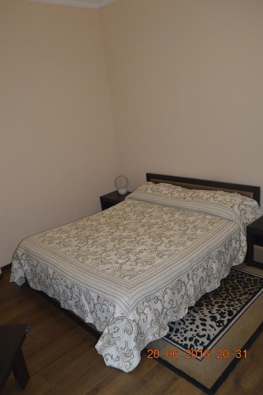 Doroshanka Lviv: Opera House Proximity With Private Parking Apartment