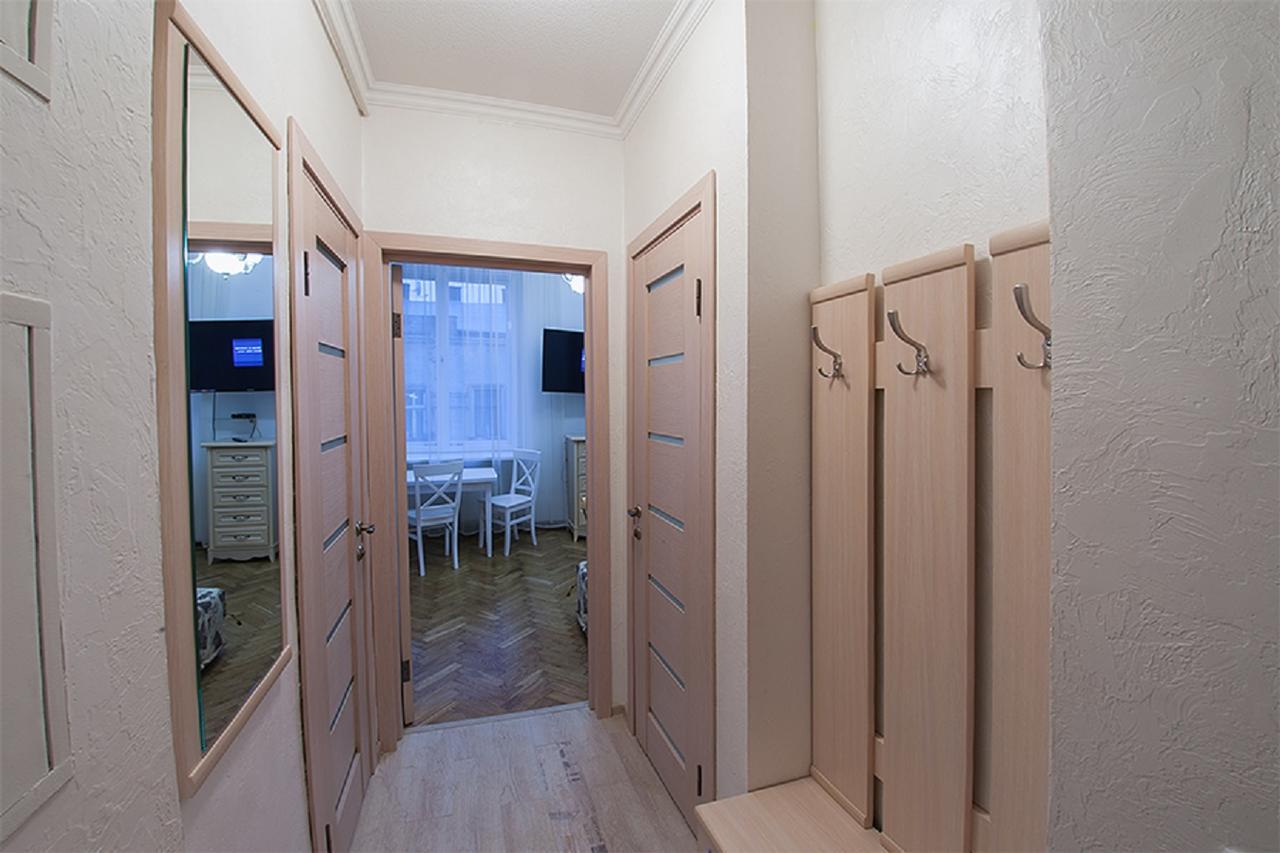 Doroshanka Lviv: Opera House Proximity With Private Parking Apartment